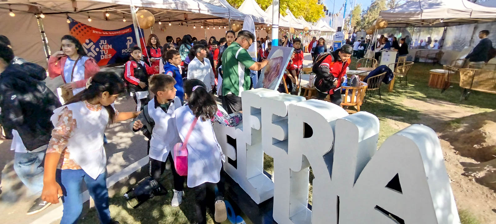 Luis Godoy en la Feria del Libro - Pintura en vivo
