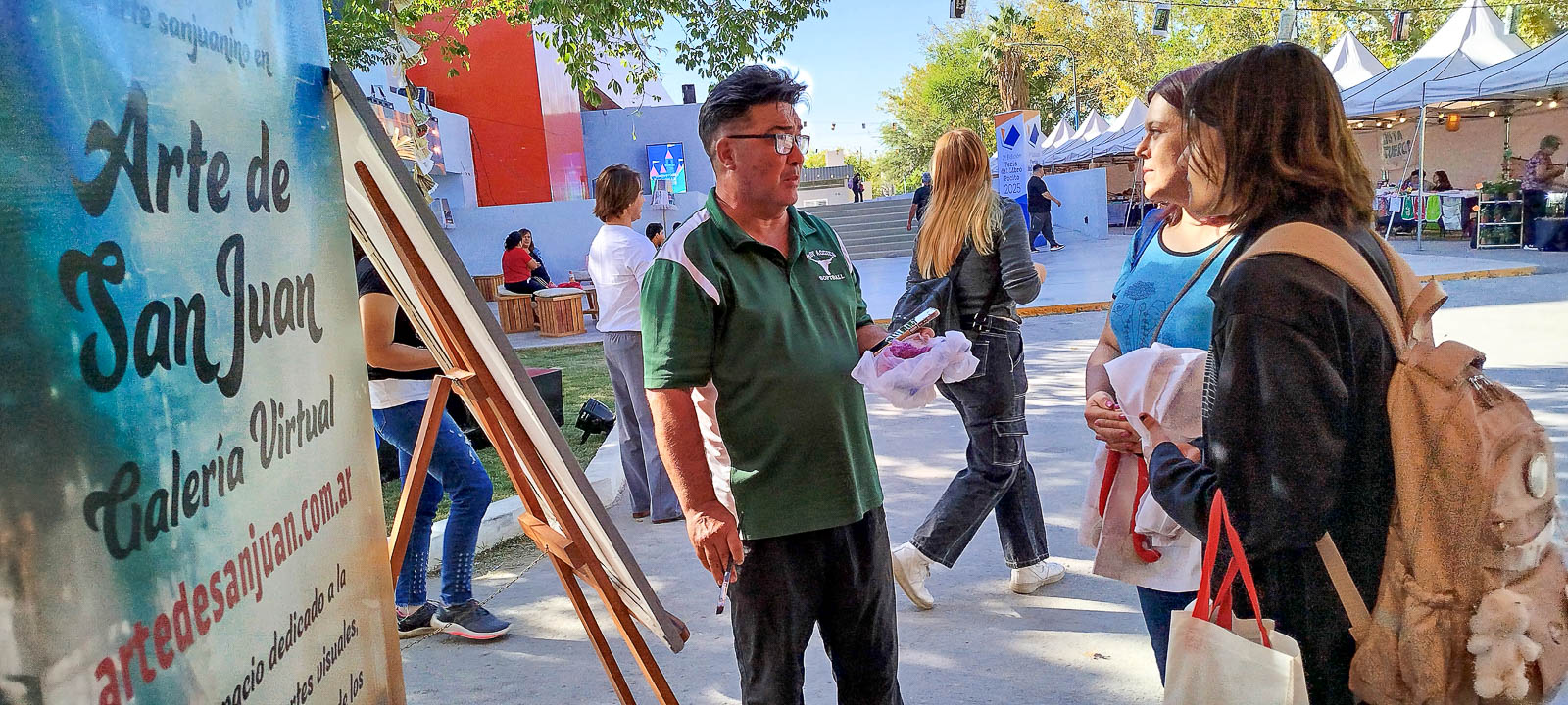 Luis Godoy en la Feria del Libro - Respondiendo consultas