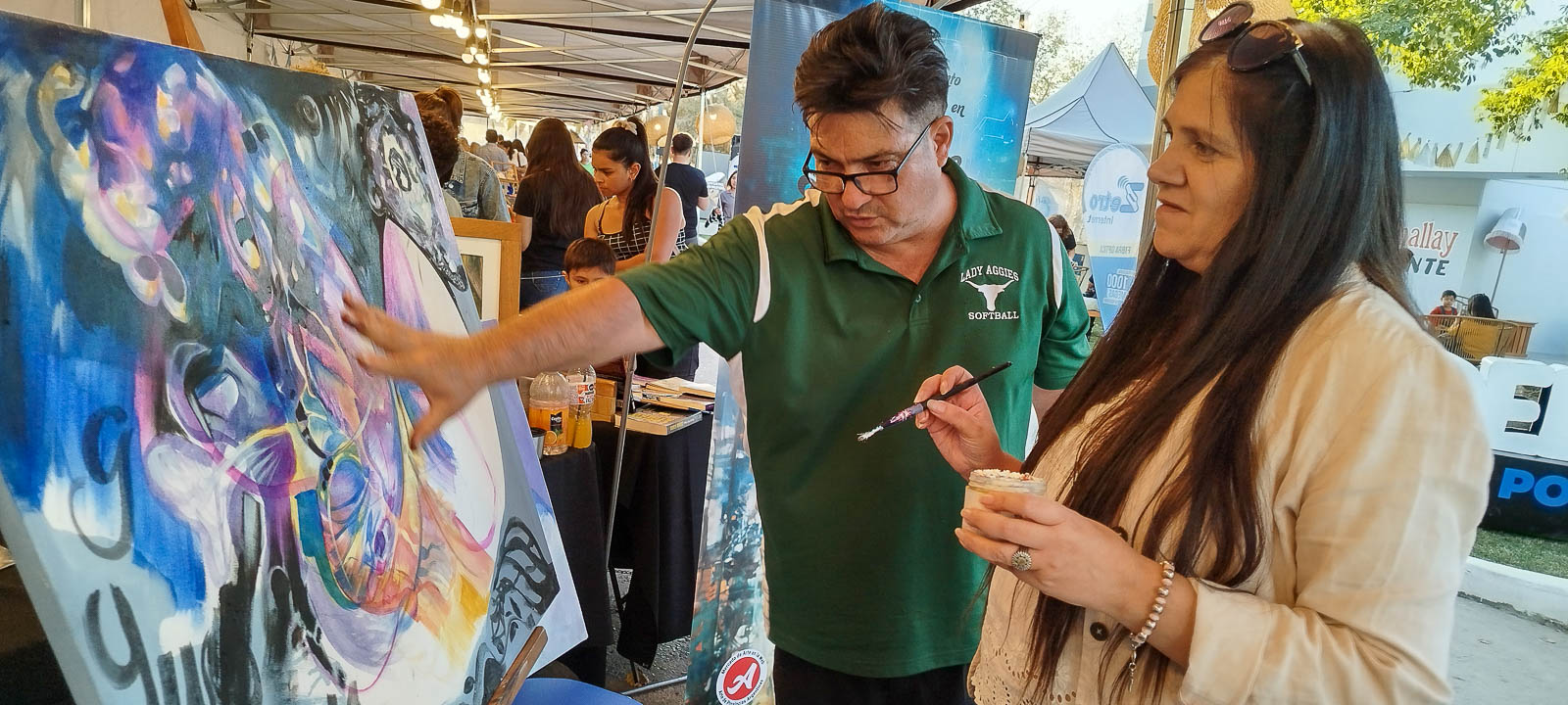 Luis Godoy en la Feria del Libro - Participando al público